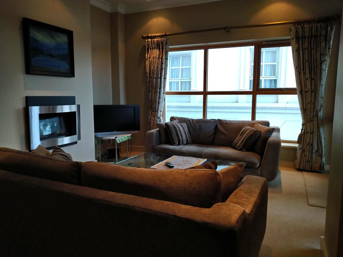 Проживание в семье Spacious Luxury Room, Close to Everything. Килларни-8